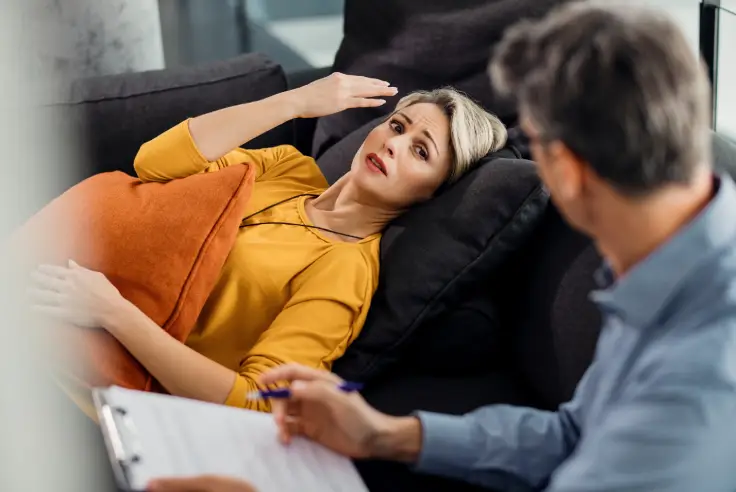 Patient explaining their pain to a chiropractor specialist.